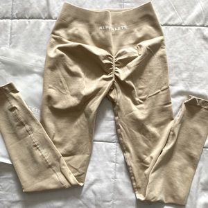 Alphalete Amplify Leggings in Hazelnut